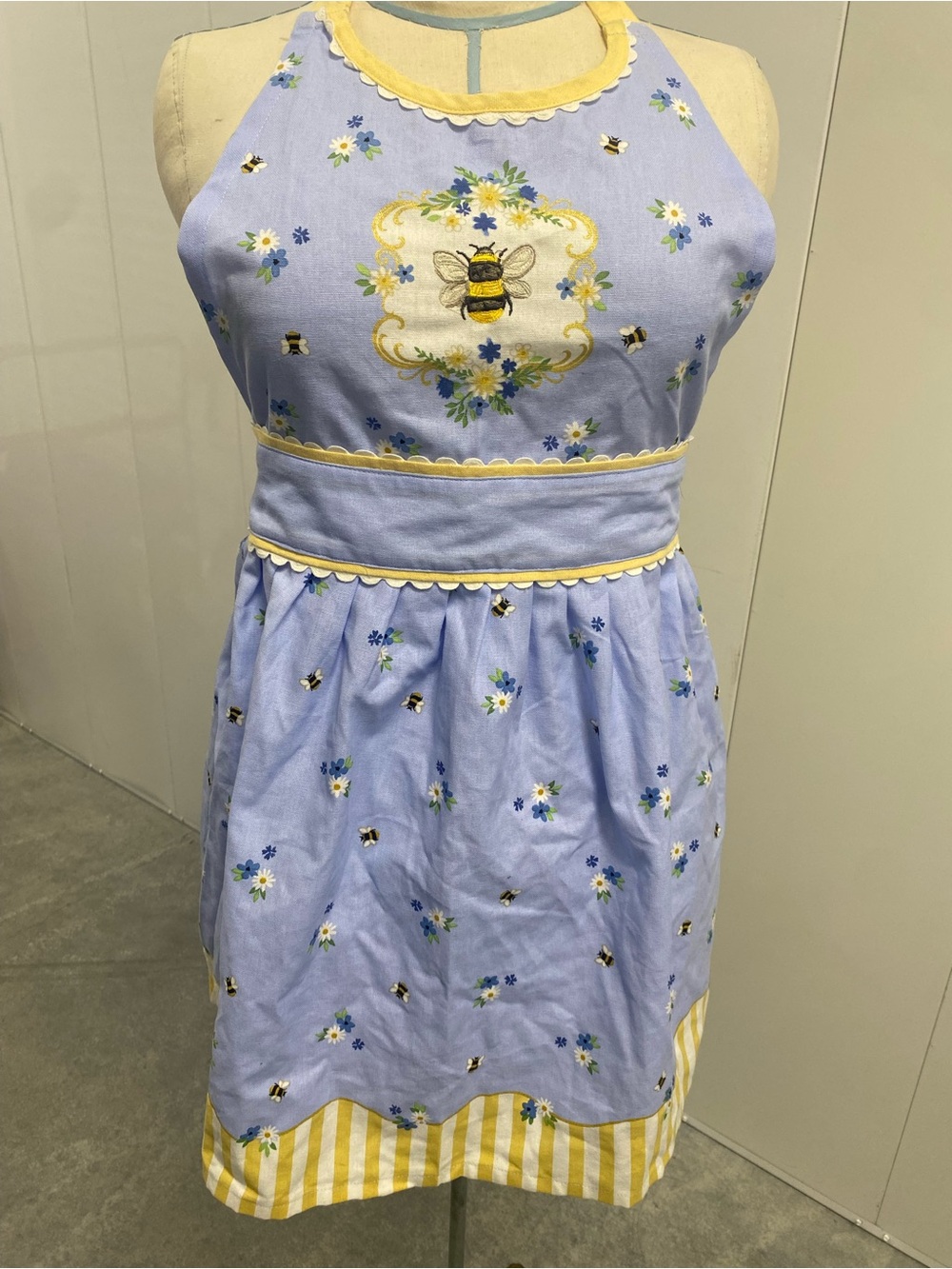 Kay Dee Designs Cotton Hostess Kitchen Apron With Bee & Flower Detail OS